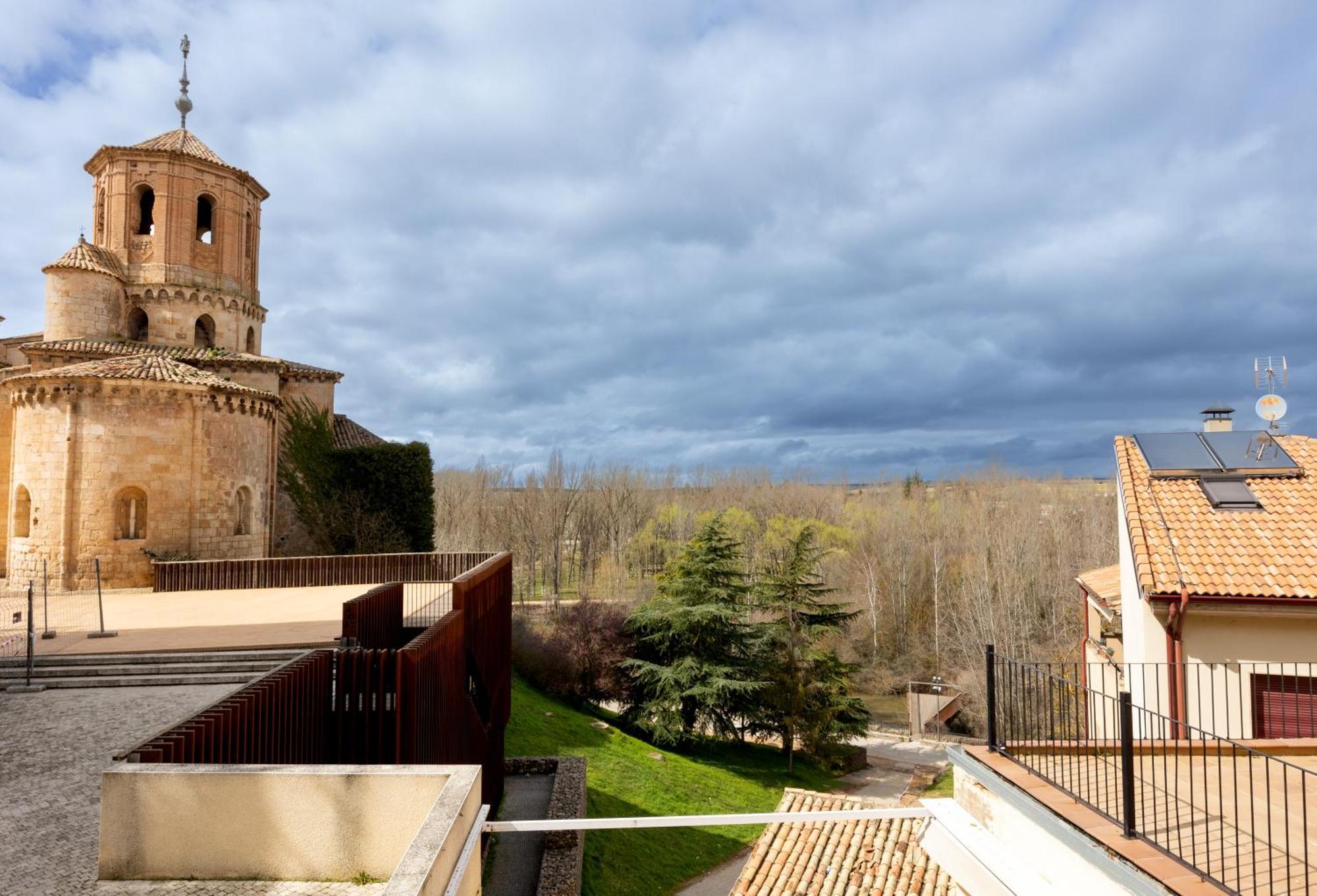 Almazán Hostal Sin Recep24H Puerta De La Villa - Pet Friendly & Restaurante מראה חיצוני תמונה