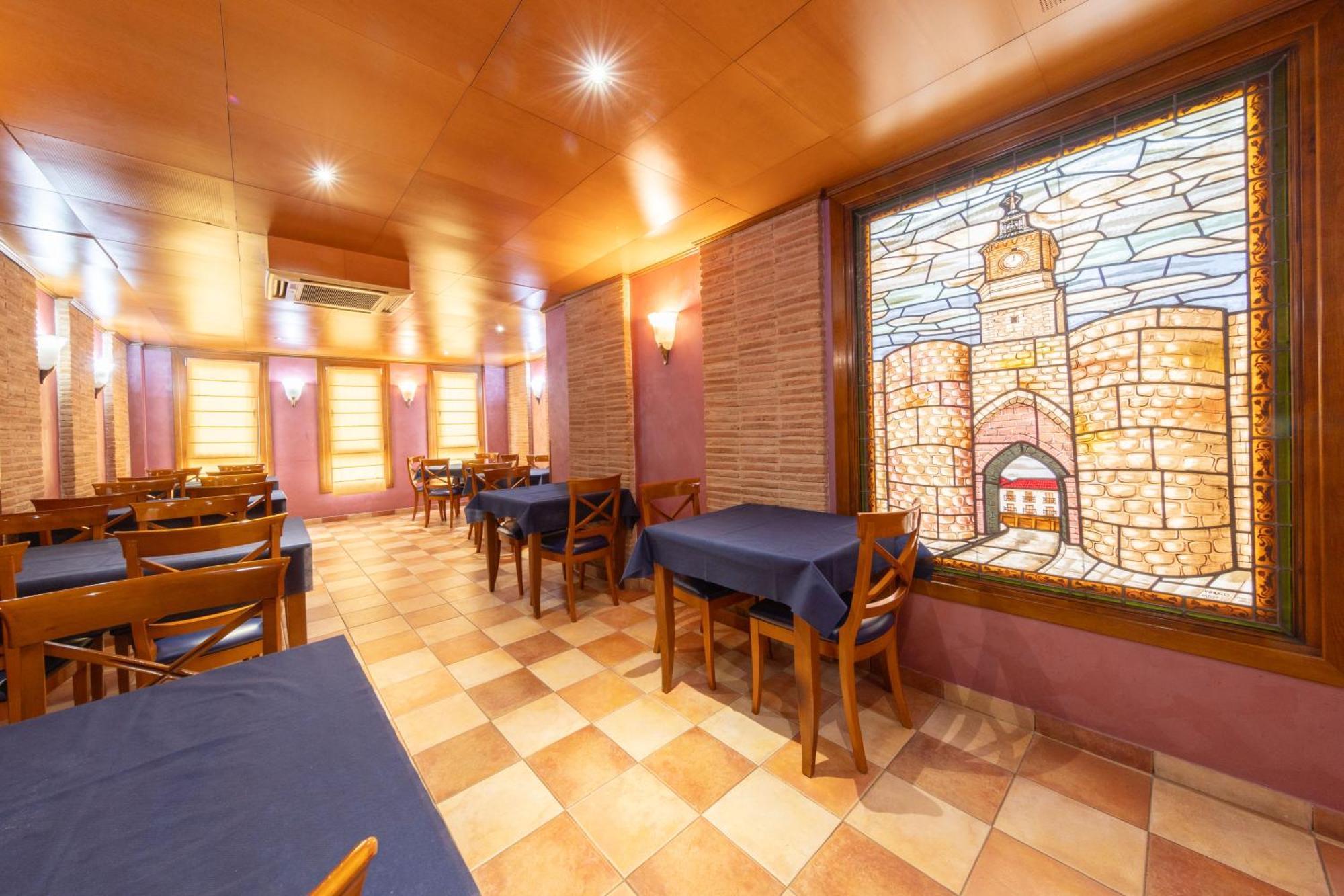 Almazán Hostal Sin Recep24H Puerta De La Villa - Pet Friendly & Restaurante מראה חיצוני תמונה