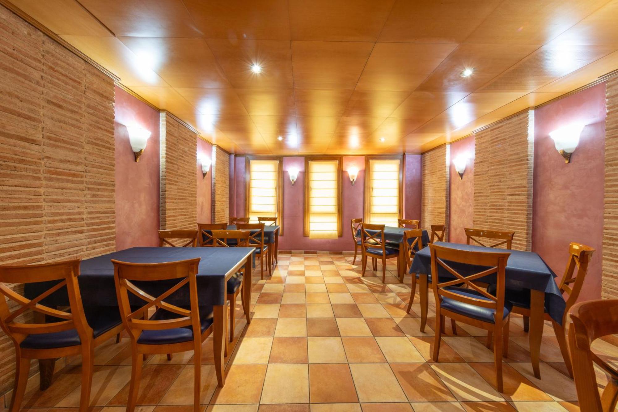 Almazán Hostal Sin Recep24H Puerta De La Villa - Pet Friendly & Restaurante מראה חיצוני תמונה