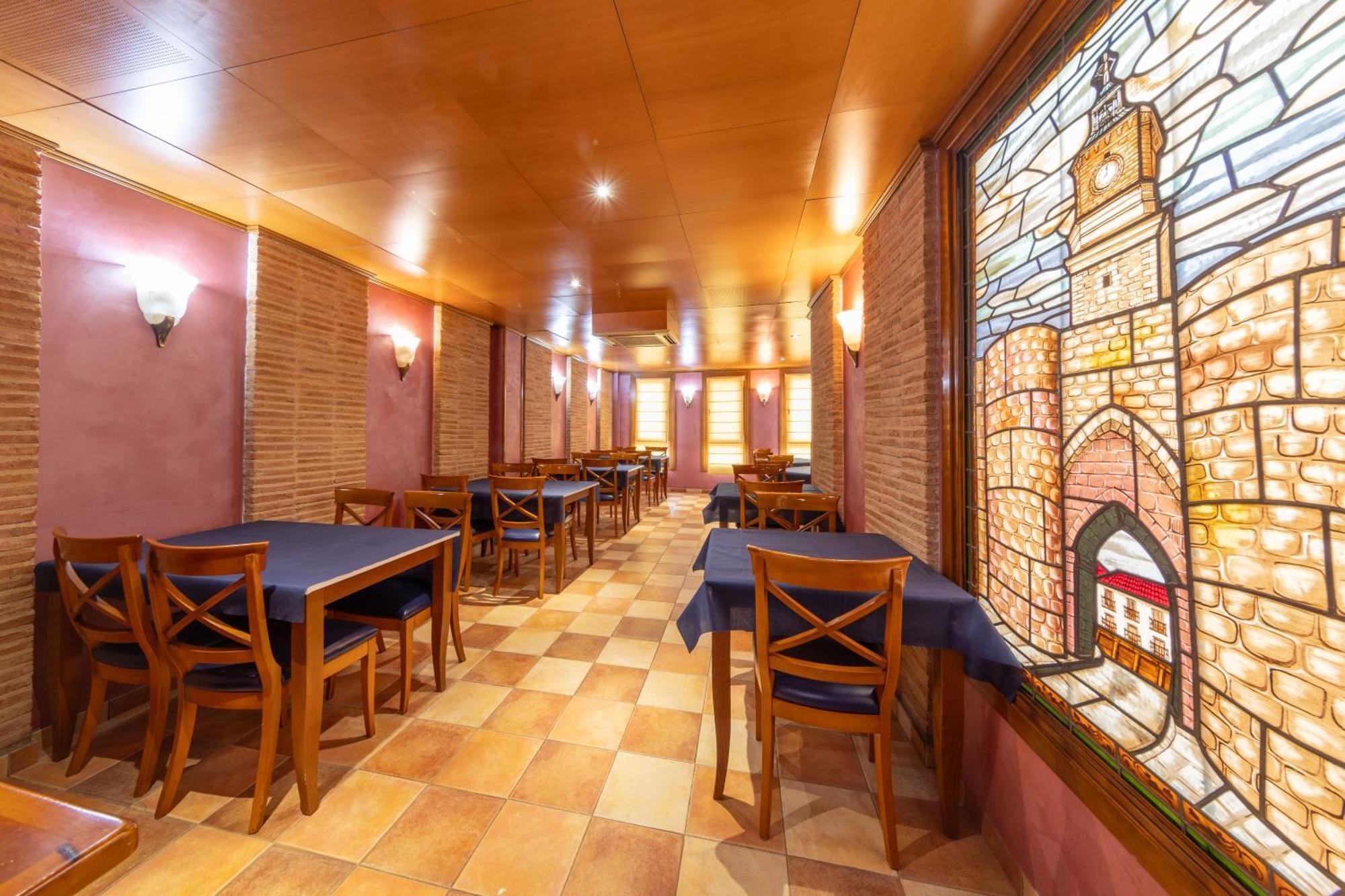 Almazán Hostal Sin Recep24H Puerta De La Villa - Pet Friendly & Restaurante מראה חיצוני תמונה