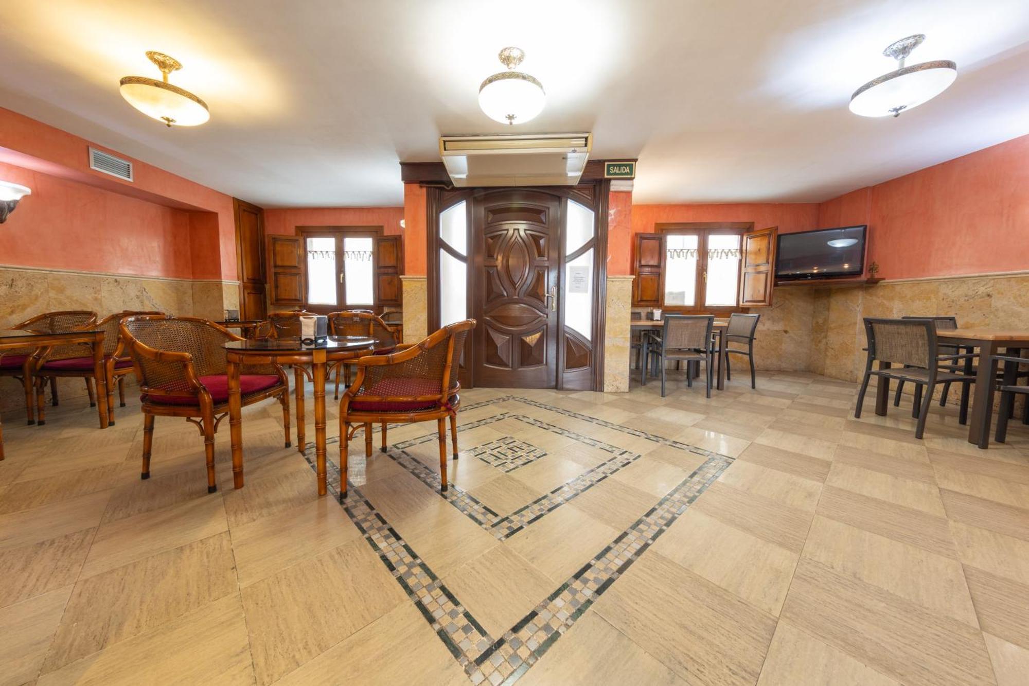 Almazán Hostal Sin Recep24H Puerta De La Villa - Pet Friendly & Restaurante מראה חיצוני תמונה