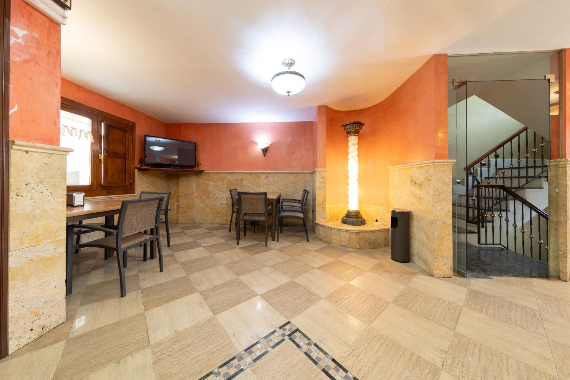 Almazán Hostal Sin Recep24H Puerta De La Villa - Pet Friendly & Restaurante מראה חיצוני תמונה