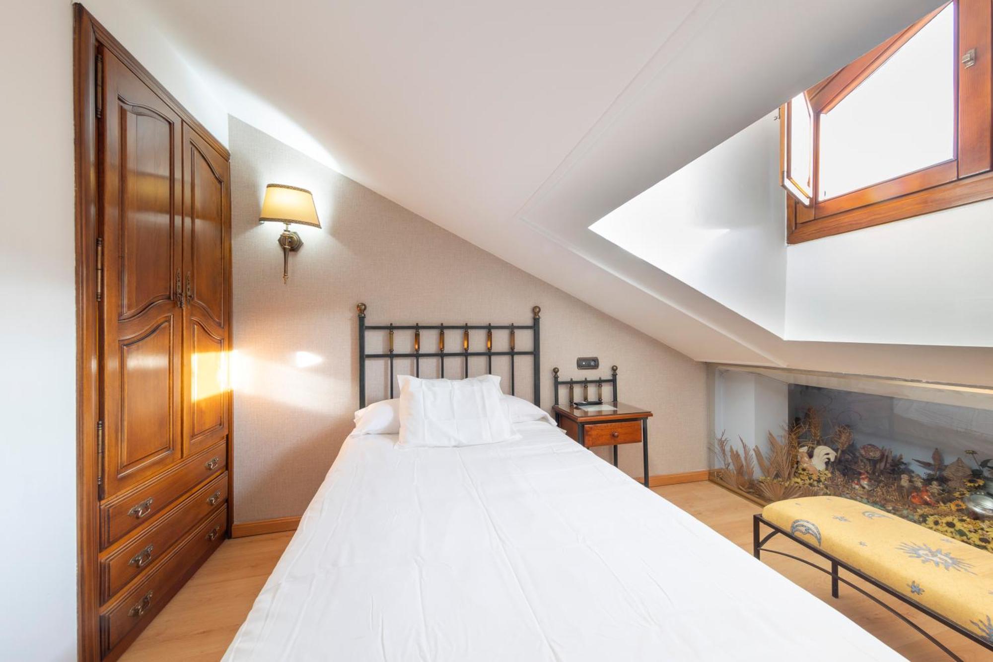 Almazán Hostal Sin Recep24H Puerta De La Villa - Pet Friendly & Restaurante מראה חיצוני תמונה