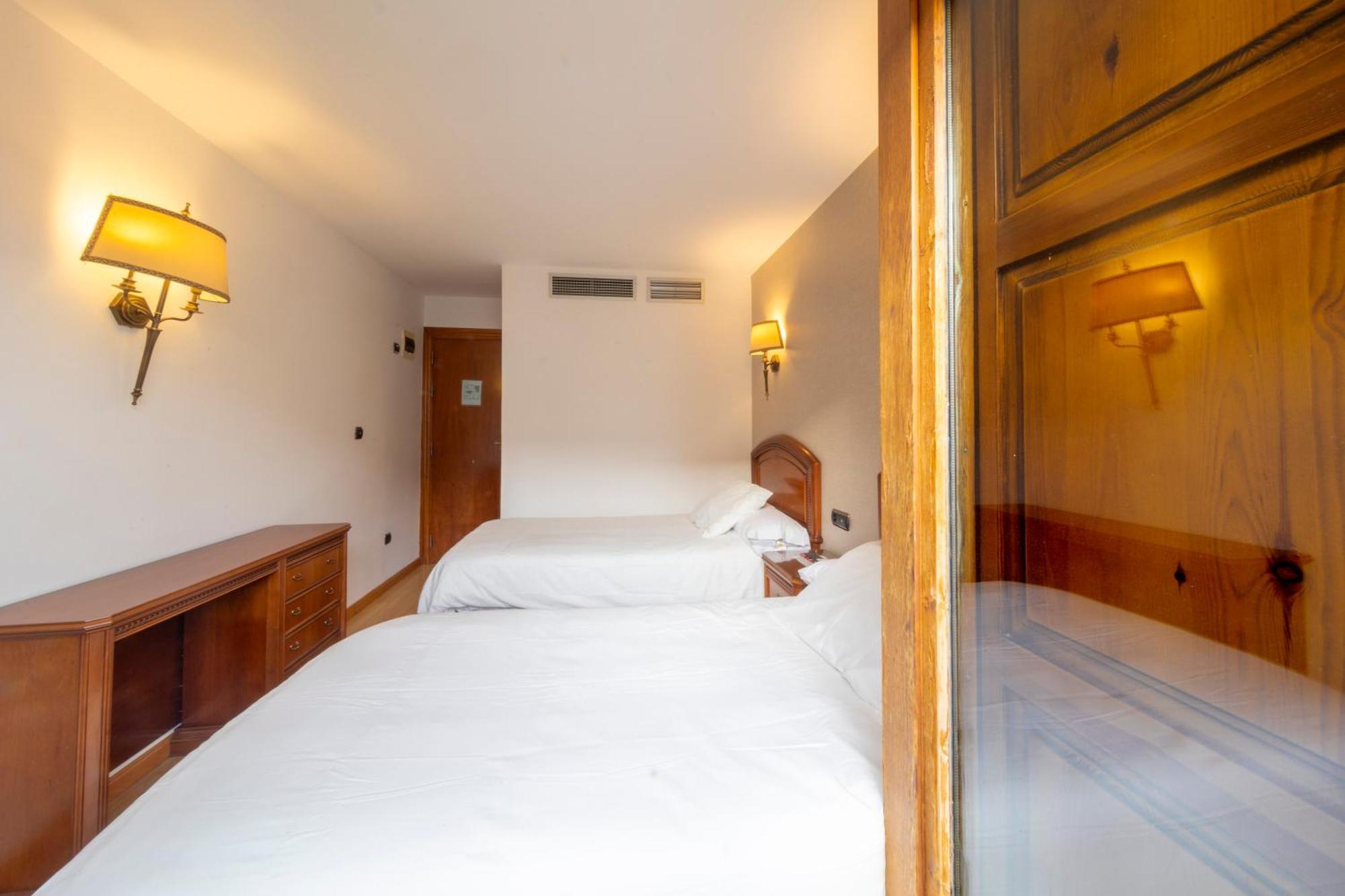 Almazán Hostal Sin Recep24H Puerta De La Villa - Pet Friendly & Restaurante מראה חיצוני תמונה