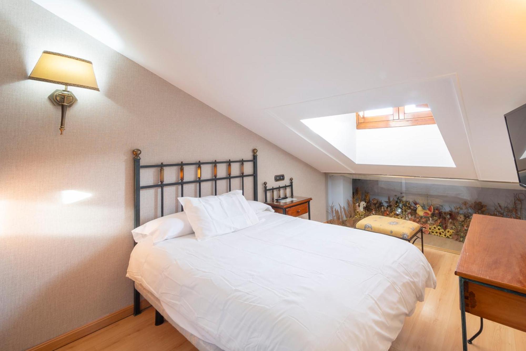 Almazán Hostal Sin Recep24H Puerta De La Villa - Pet Friendly & Restaurante מראה חיצוני תמונה