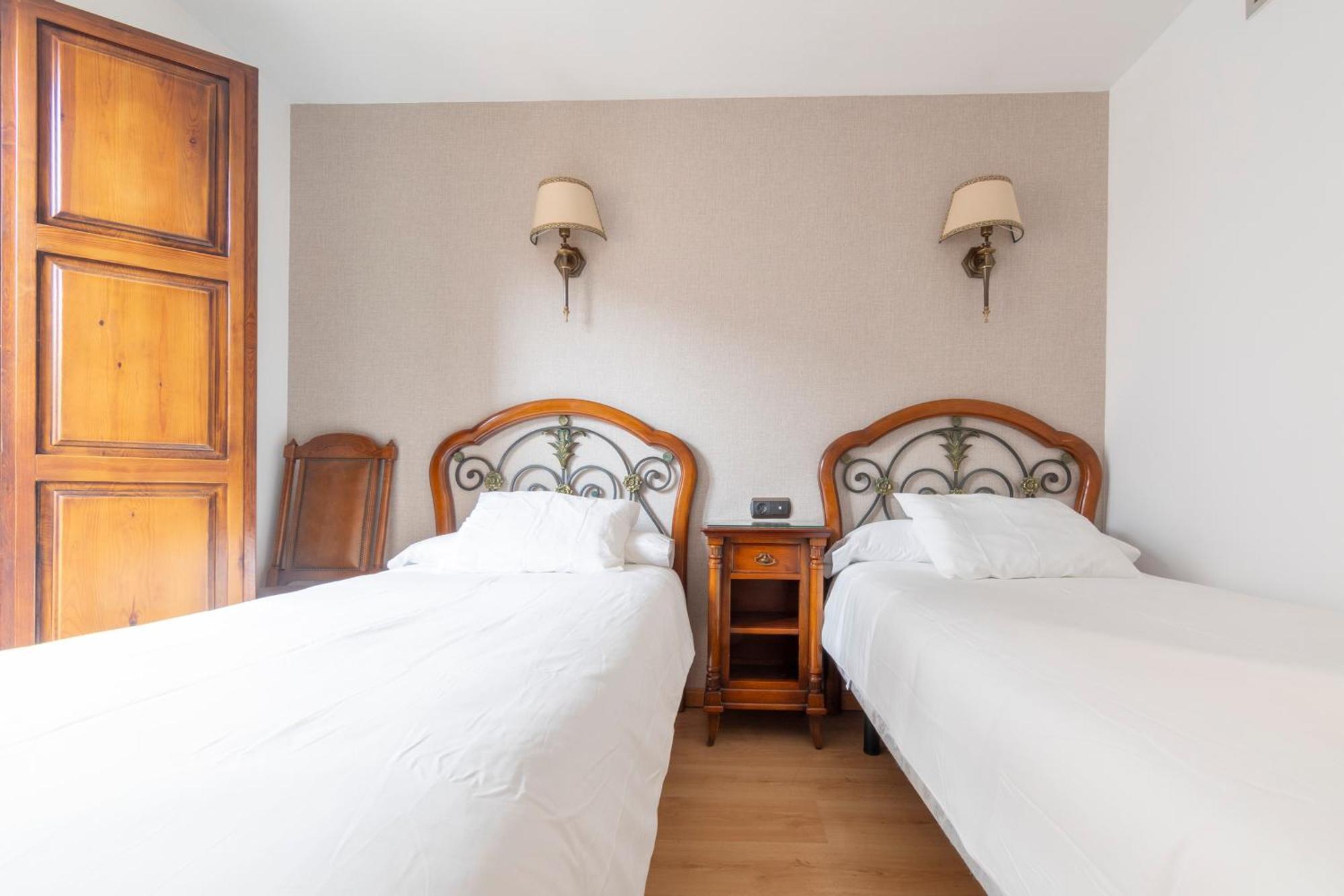 Almazán Hostal Sin Recep24H Puerta De La Villa - Pet Friendly & Restaurante מראה חיצוני תמונה