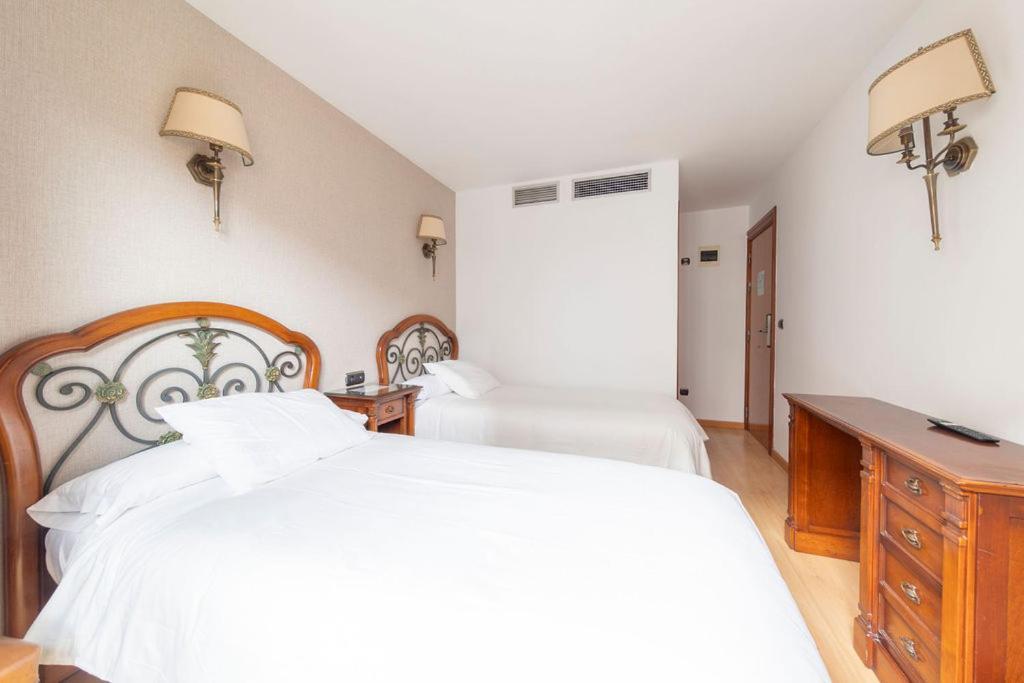 Almazán Hostal Sin Recep24H Puerta De La Villa - Pet Friendly & Restaurante מראה חיצוני תמונה