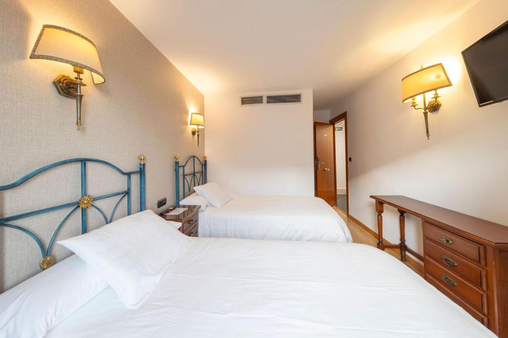 Almazán Hostal Sin Recep24H Puerta De La Villa - Pet Friendly & Restaurante מראה חיצוני תמונה